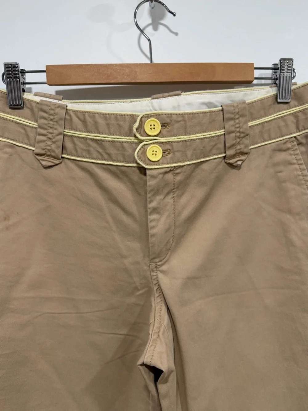 Y2K GAPstrtcWide-Leg Cino in Tan, Nautical Style with Contrasting Yellow Buttons - Picture 4 of 10